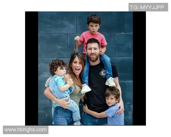 足球巨星背影独特风采展现神秘魅力的瞬间精彩头像展示 足球巨星背影独特风采展现神秘魅力的瞬间精彩头像展示