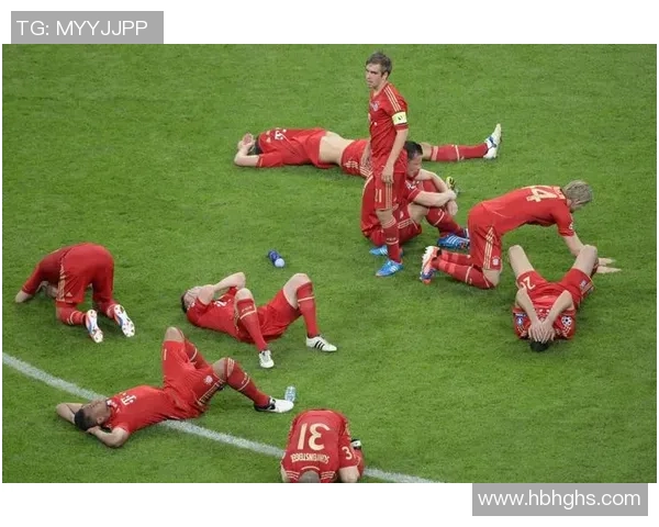 足球星拇指帽子展现独特魅力引领潮流风尚彰显个性魅力